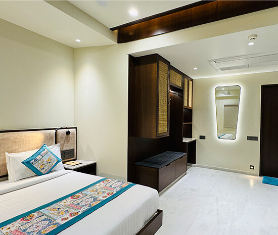 royal-suite-room-double-bed