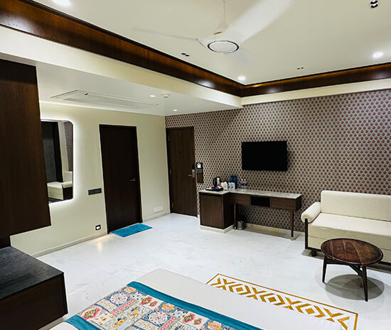 royal-suite-room-double-bed